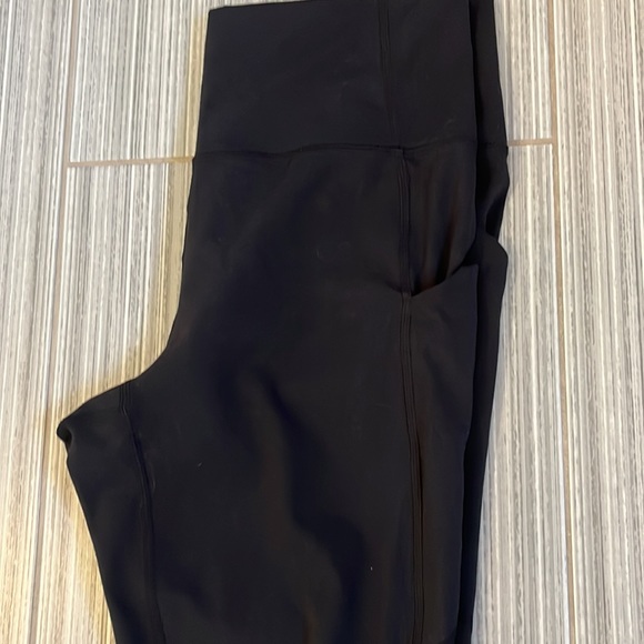 Fabletics purelux 7/8 length with pockets - Picture 2 of 3